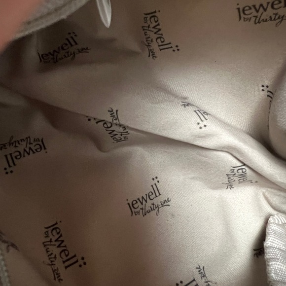 Jewell by Thirty-One Cosmetic Bag Makeup Pouch Travel Accessories Silver Strong - Picture 2 of 10